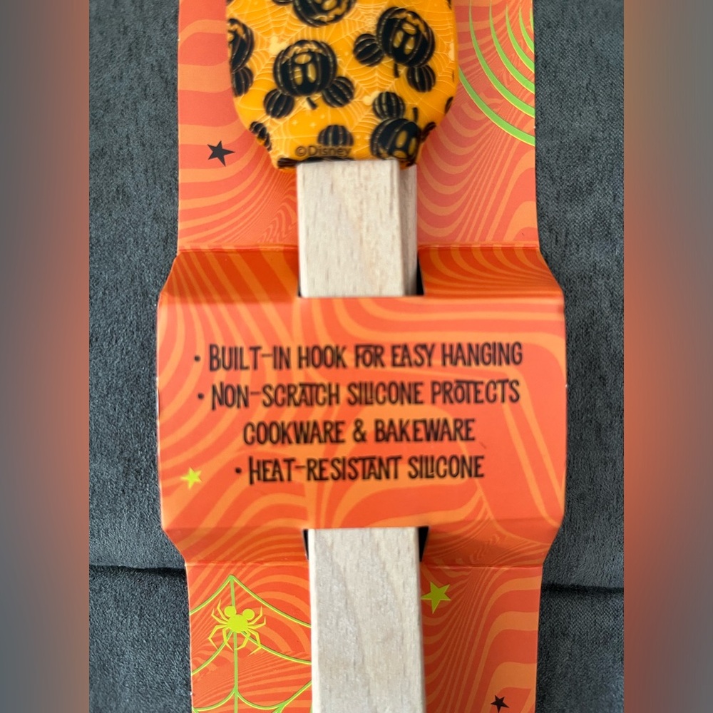 Disney Mickey Halloween Spatula Set, New - Picture 4 of 4